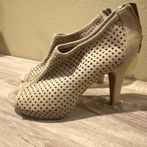 Super Cute Madden Girl Suede Heels. Size 5.5